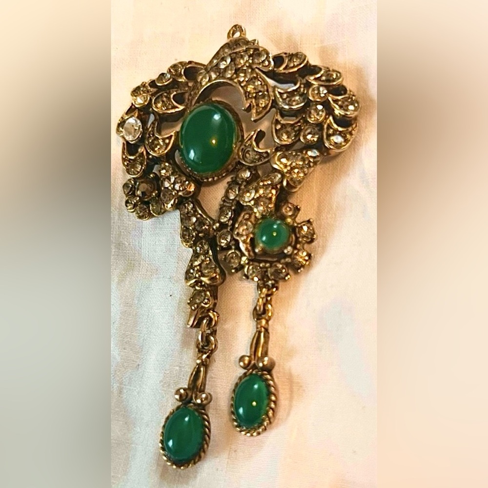 Vintage Signed HOLLYCRAFT Green Cabochon Articulated Dangle Pendant